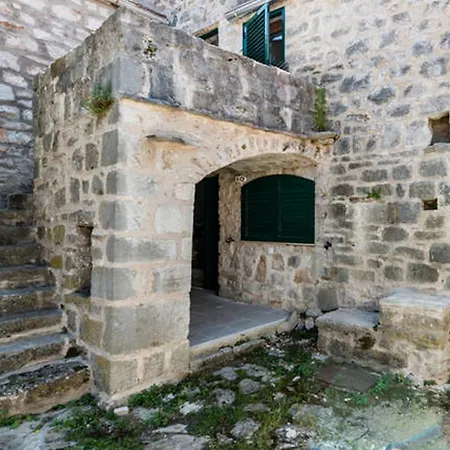 Dol 14643a * Stari Grad (Hvar)